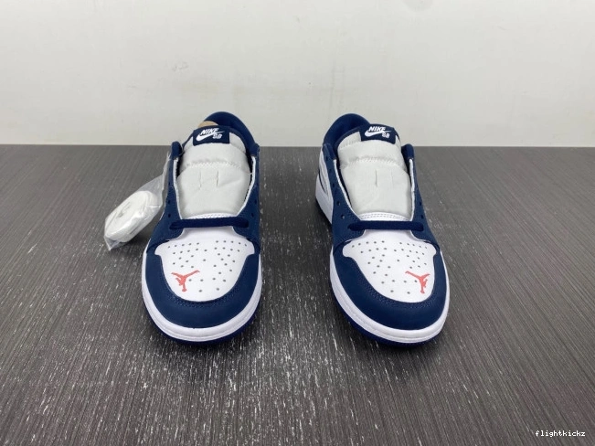 Navy Jordan Low Midnight CJ7891-400 1 SB 1106